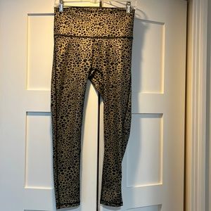 Alo yoga pants . Black and green . Never worn .